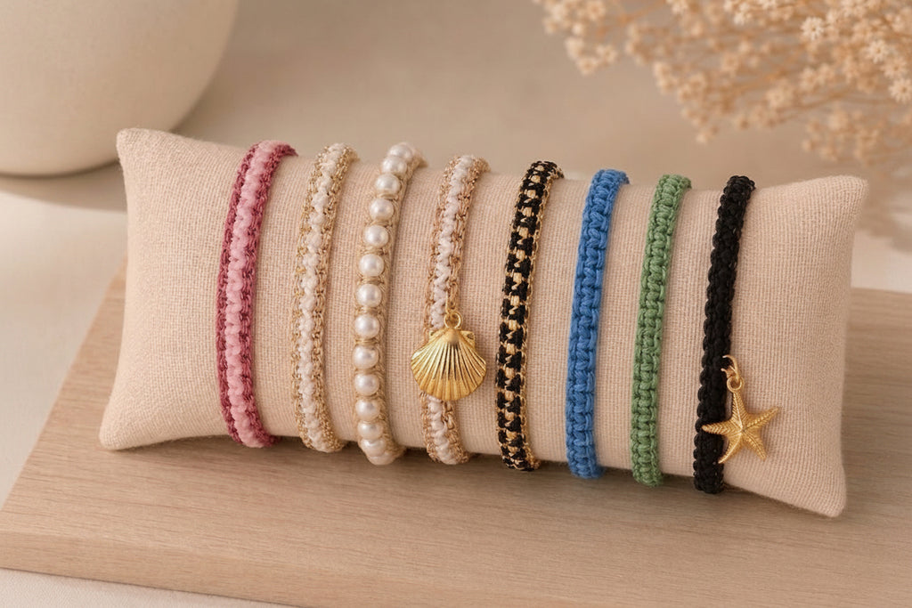 Bracelet en Fils – Perles & Charmes Dorés