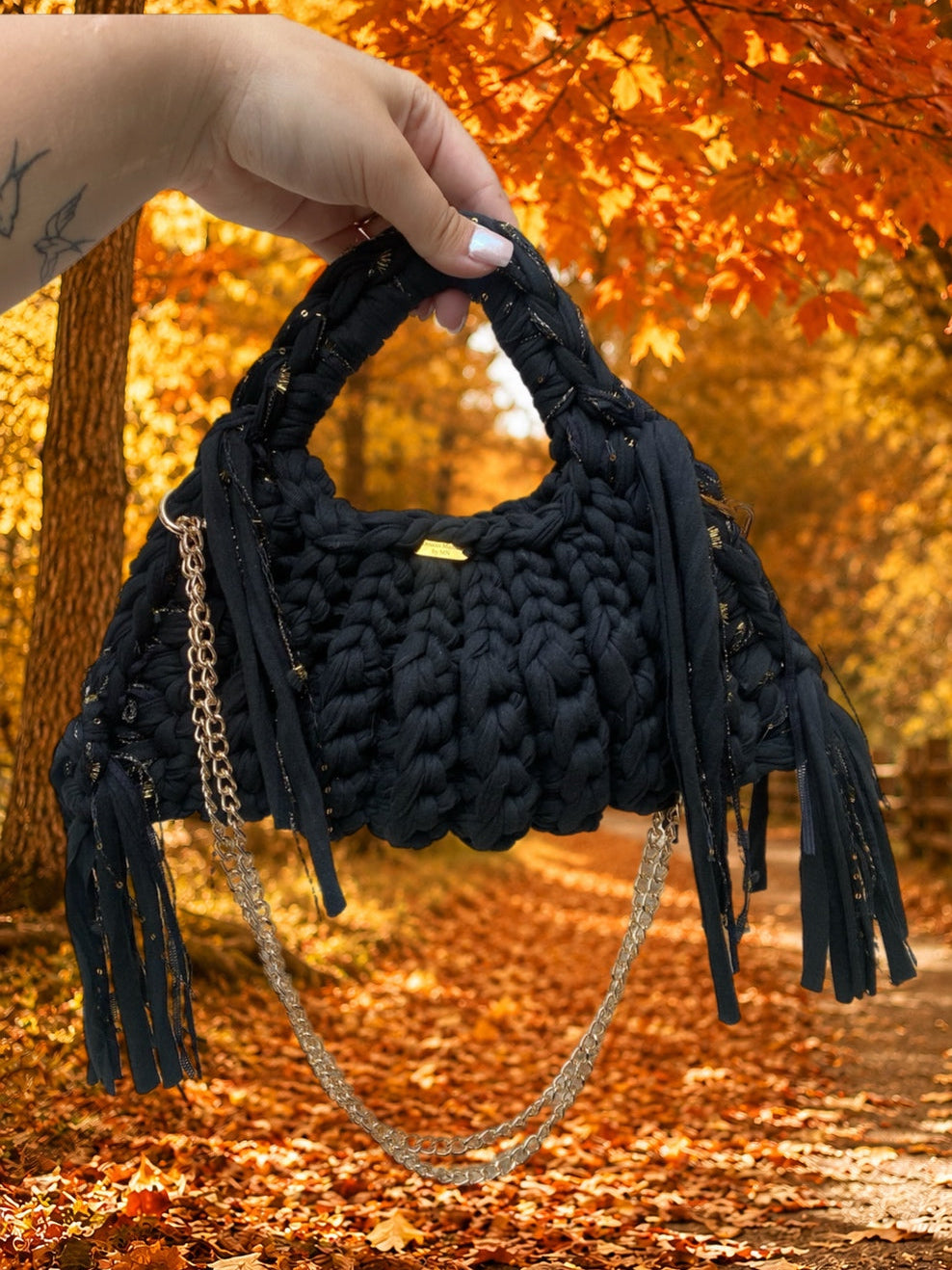 Sac Rétro Noir & Doré à Franges – Fait Main au Crochet