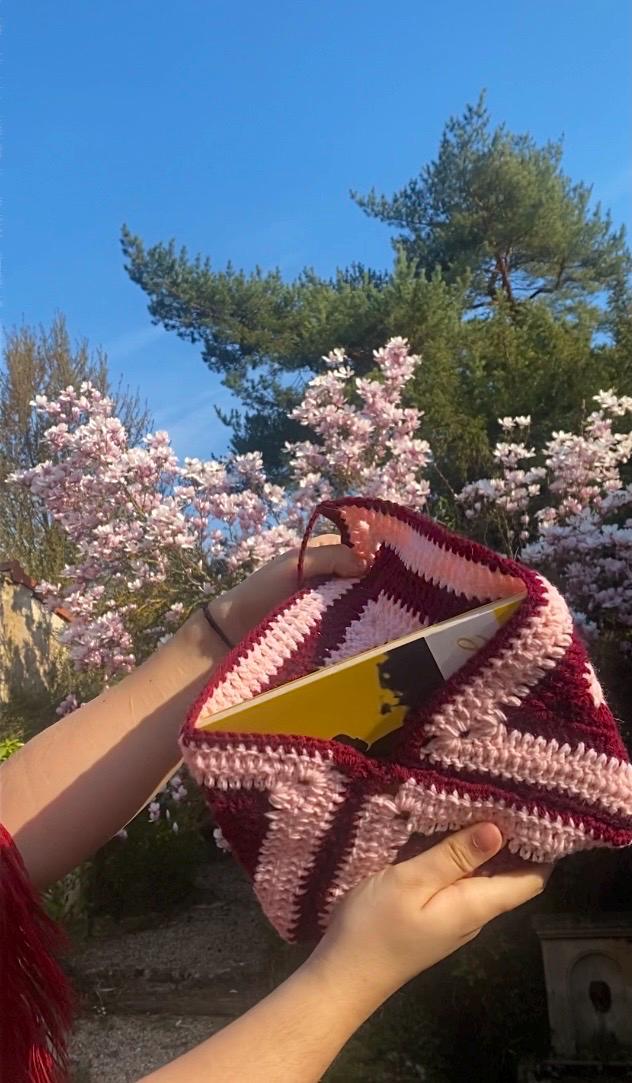 Pochette en crochet fait main pour protections de livre