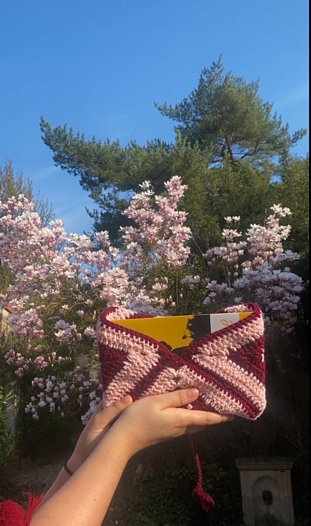 Pochette en crochet fait main pour protections de livre